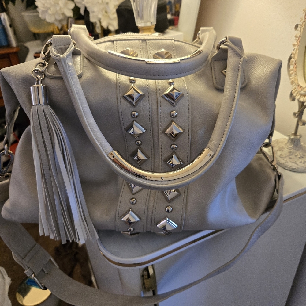 Light grey Steve Madden purse